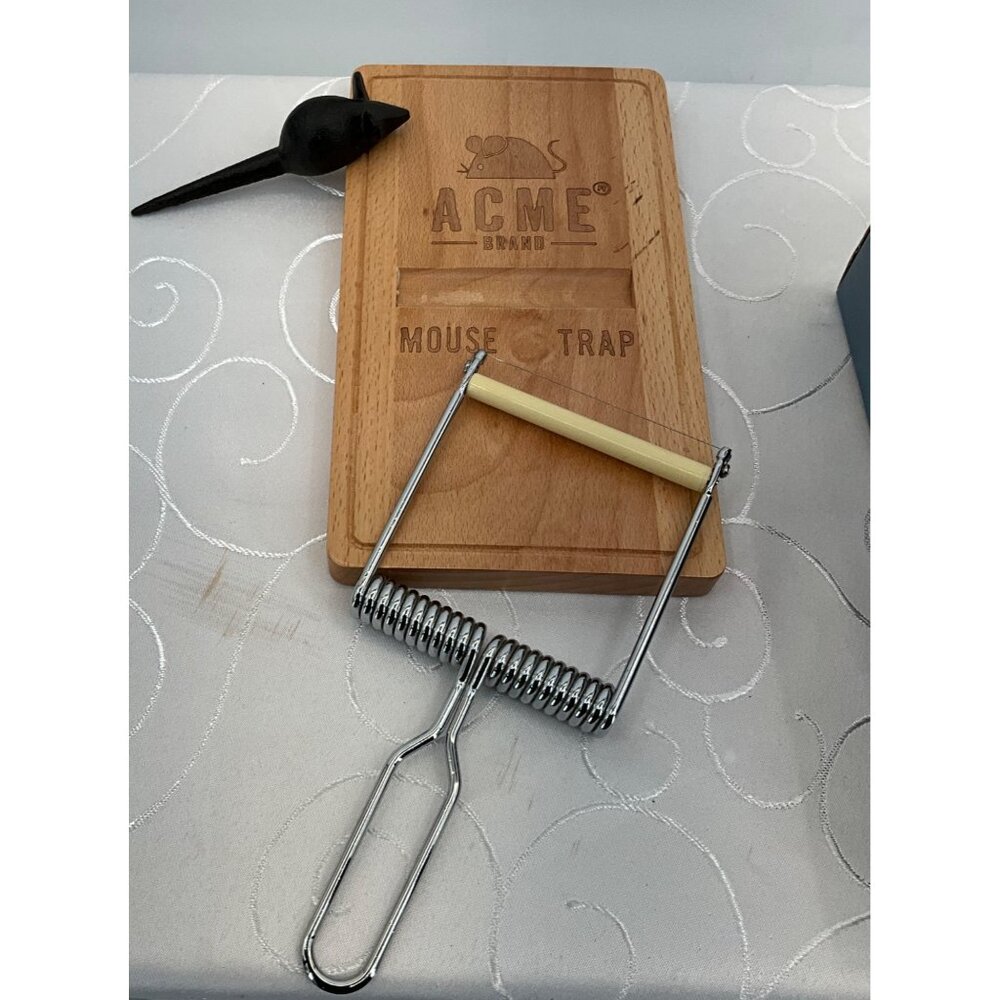 Oh Snap Cheese Board & Slicer Mouse Trap‎ Design